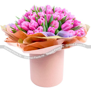 Розовое сафари - шляпная коробка с тюльпанами